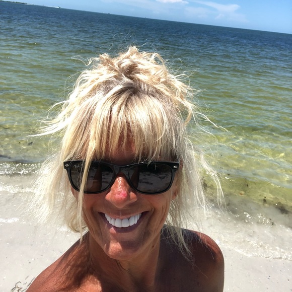 Meet your Posher, Deborah - Picture 2 of 3